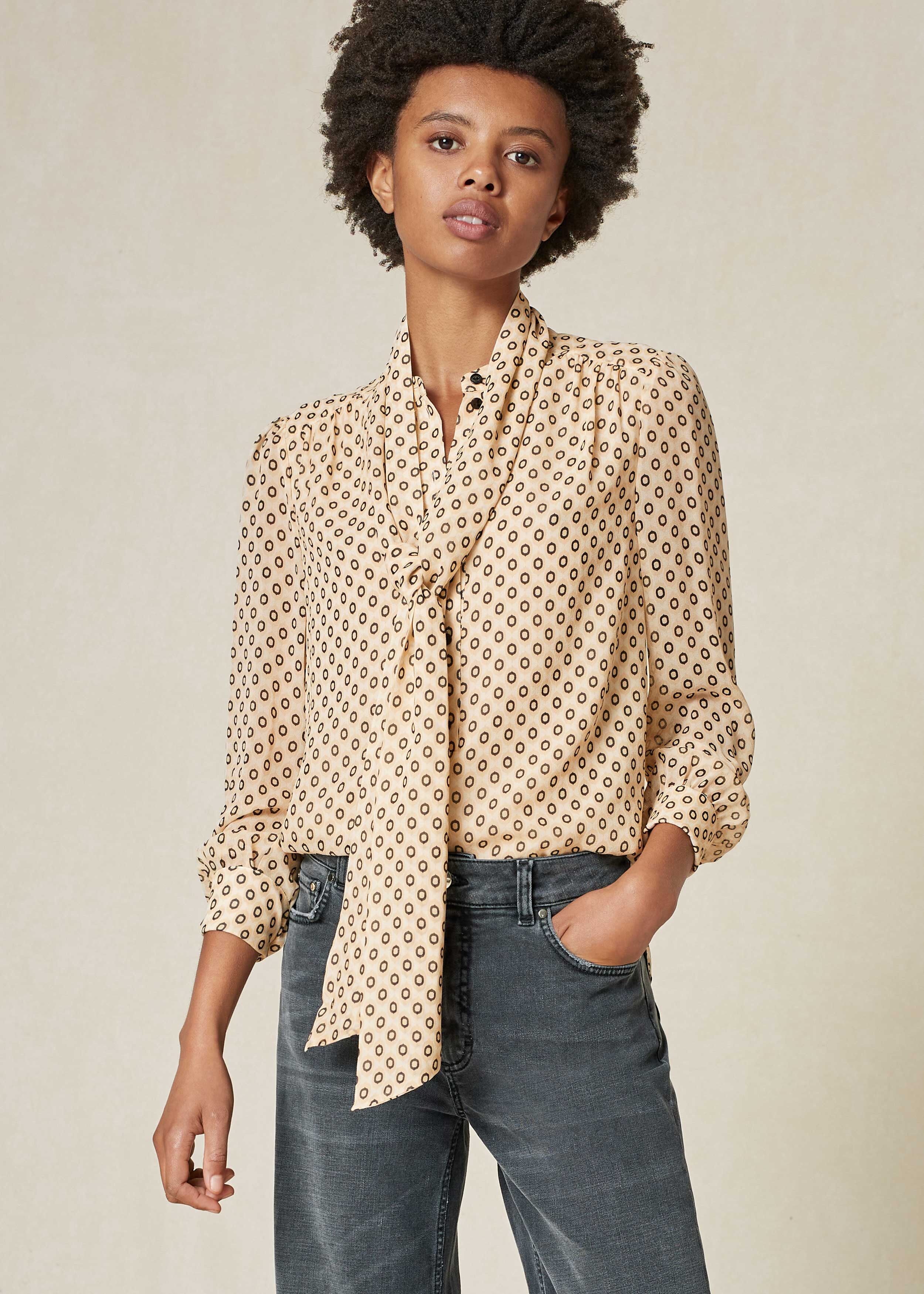 Silk Autumn Geo Pussybow Blouse + Tie Cream/Black/Beige